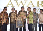Bupati Batubara Zahir Terima Penghargaan Sahabat Pers 2022