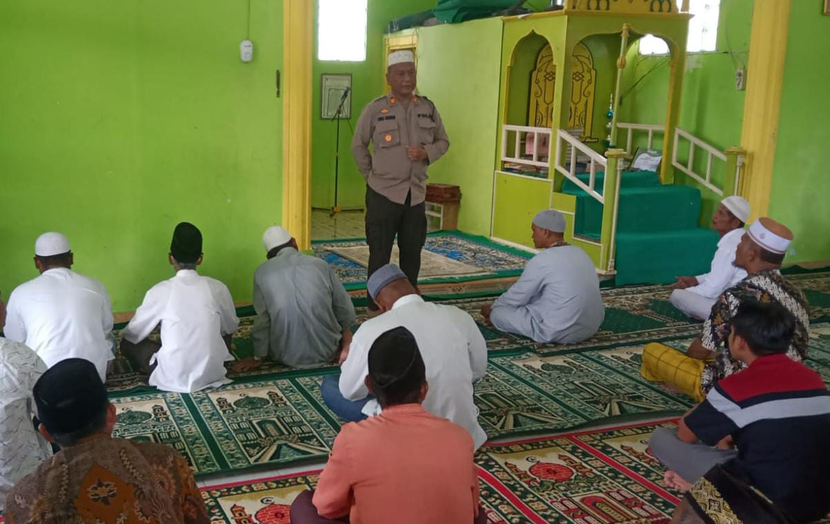 Kapolsek Sukaramai Adakan "Jumat Curhat" Tampung Aspirasi Masyarakat