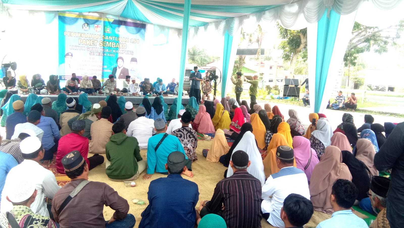 <strong>KNPI Langkat Santuni 200 Paket Sembako Kepada Guru Ngaji Se-Teluk Aru</strong>