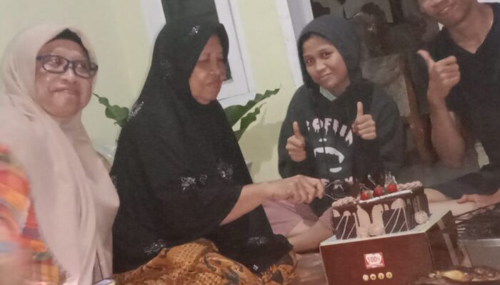 Dua Sepupu Ultah Sambut Tahun Baru 2023 Di Stabat