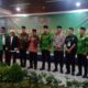 WAKIL Gubernur (Wagub) Sumut Musa Rajekshah berfoto bersama Presiden Lajnah Tanfidziyah Syarikat Islam, Dr Hamdan Zoelva SH.MH, Ketua DPW SI Sumut, H Hendra Cipta SE, usai acara pembukaan Musyawarah Wilayah (Muswil) XIV SI Sumut di Asrama Haji Medan, Jumat (9/12).Waspada/Partono Budy