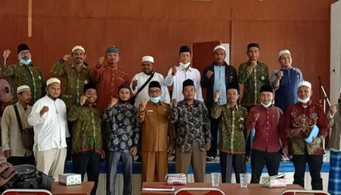 Pemkab Madina Serahkan Bantuan 1.102 Guru MDTA