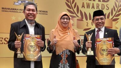 H. Hidayatullah, SE Terima Award Anggota DPR RI Berkinerja Baik H. Hidayatullah, SE Terima Award Anggota DPR RI Berkinerja Baik