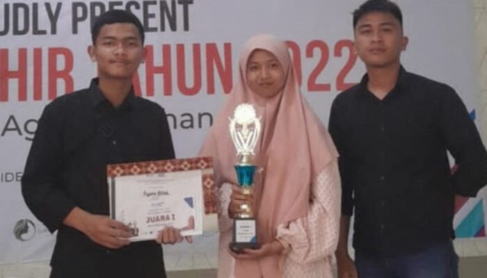 Santri Darul Mursyid Juara 1 Lomba Musikalisasi Puisi