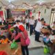 Kepala Dinas Perhubungan (Kadishub) Provinsi Sumatera Utara, Ir. Supryanto, MM menyapa peserta Program Mulak Tu Huta penyandang disabilitas sebelum diberangkatkan menuju kampung halaman mereka, Jumat (23/12/2022).