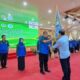 MULYADI Simatupang, SPi, MSi dikukuhkan menjadi Ketua IKA UNRI wilayah Sumatera Utara oleh Ketua IKA UNRI Pusat, Wan Muhammad Hasyim, Sabtu (3/12) di Aula Tengku Rizal Nurdin Medan. Waspada/Yuni Naibaho