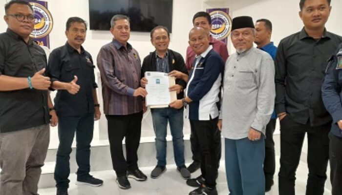 Daftar Caleg DPRD Sumut, Ratusan Massa Pendukung Antarkan Rahmansyah Sibarani ke Kantor NasDem
