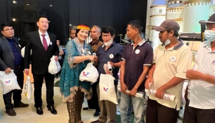 DPW Partai Perindo Sumut Bagikan Paket Bantuan Sembako Dalam Perayaan Natal