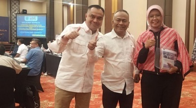 DIREKTUR Prasarana Strategis PPUPR, Essy Asiah, Ketua PWI Pusat Atal Depari, Ketua PWI Sumut H Farianda Putra Sinik dalam kegiatan FGD di Hotel Aston Kartika Grogol Jakarta, Jumat (16/12). Waspada/Anum Saskia