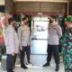 KAPOLRESTABES Medan Kombes Pol Valentino Alfa Tatareda disambut Kapolsek Percut Seituan Kompol M Agustiawan setibanya di mako Polsek Percut Seituan, Jumat (9/12). Waspada/Ist