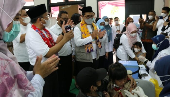 100 Siswa SD di Jakarta Dapat Imunisasi Lengkap