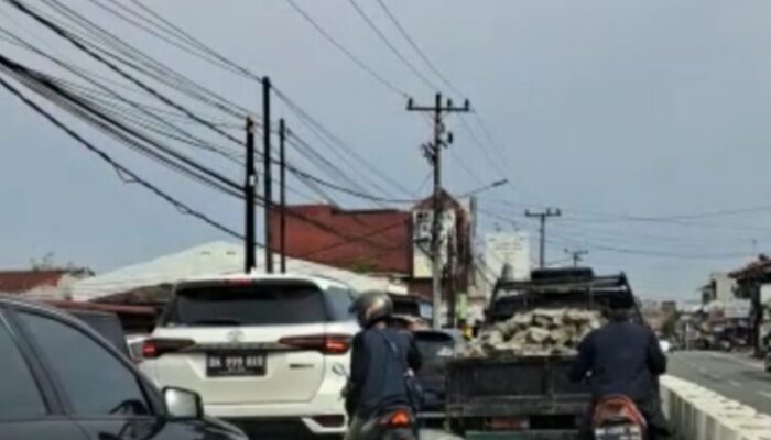 Warga Keluhkan Pembatas Jalan Satu Arah Di Karya Wisata