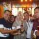 KEGIATAN Keluarga Besar SMA Negeri 6 Medan yang bertajuk Truf & Karaoke Alumni 6 For Fun dengan tema Dari Kita Untuk Kita Bersama Kita Bisa, yang berlangsung selama dua hari sejak Sabtu hingga Minggu (24/25 Desember 2022) di Kallery Cafe Jalan Karya, Kota Medan berakhir sudah, Minggu (25/12/2022) malam. Waspasa/ist