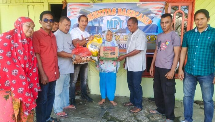 Komunitas Basecamp Mak Putiek Santuni Warga Kurang Mampu