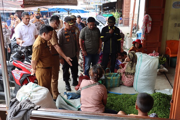 Kapolres Dairi Bersama Instansi Terkait Lakukan Sidak Bahan Pokok Kapolres Dairi Bersama Instansi Terkait Lakukan Sidak Bahan Pokok