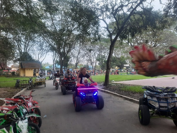 Sekejap Di Alun-alun Amir Hamzah