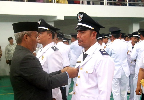 Ahmad Zarnawi Lantik 102 Kades Ahmad Zarnawi Lantik 102 Kades