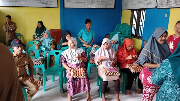 Cegah Stunting,<br>Ibu Hamil Desa Nelayan Dapat Makanan Tambahan