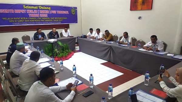 Ketua PWI Sumut : Wartawan Harus Profesional Dan Beretika Ketua PWI Sumut : Wartawan Harus Profesional Dan Beretika
