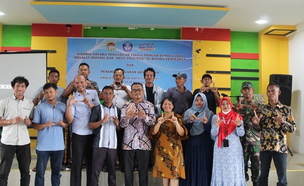 Perwakilan peserta Sharing Komunikasi Antara Program Studi Budidaya Perairan dan Dunia Usaha yang dilakukan FP UNA, foto bersama setelah selesai kegiatan. Waspada/Ist
