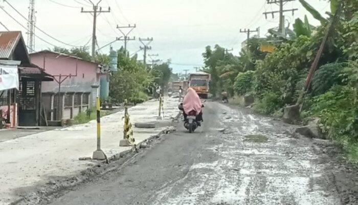 Aspal Bekas Kerukan Jalan Umar Baki Diduga Dijual