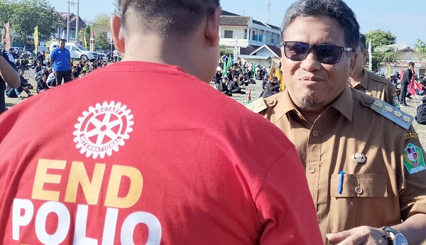 Pj Bupati Pidie Ir Wahyudi Adisiswanto, M.Si saat menghadiri acara pencanangan imunisasi polio tetes manis di Alun-alun Kota Sigli, beberapa waktu lalu. Waspada/Muhammad Riza