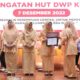 Ketua DWP Banda Aceh sedang menerima hadiah sebagai juara memasak dalam rangka HUT ke-23 DWP di Anjong Montana Banda Aceh. (Waspada/Zafrullah)