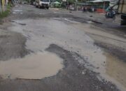 Ruas Jalan Access Road Inalum Rusak