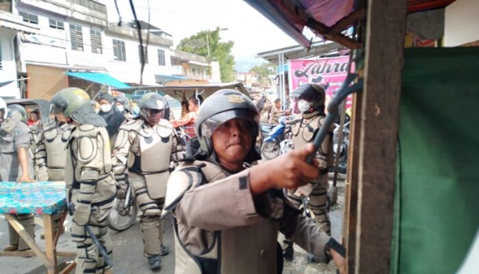 Satpol PP Tertibkan Pedagang Liar Di Tanjungbalai 