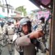 Petugas Satpol PP Kota Tanjungbalai menertibkan lapak liar dan pedagang kaki lima di depan Pasar Suprapto Kota Tanjungbalai. Jalan ini setiap hari macet sebab adanya pasar tumpah. Waspada/Rasudin Sihotang