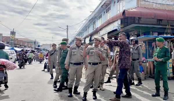 Jelang Pembukaan Pora XIV, Pemkab Pidie Tertibkan Pedagang Di Emperan Jelang Pembukaan Pora XIV, Pemkab Pidie Tertibkan Pedagang Di Emperan