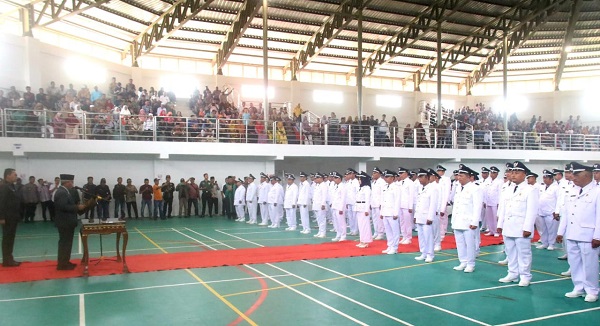 Ahmad Zarnawi Lantik 102 Kades Ahmad Zarnawi Lantik 102 Kades