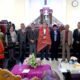Bupati Humbahas, Dosmar Banjarnahor menerima cendramata ulos dari Panitia Natal Pemerintah dan elemen masyarakat. Waspada/Ist