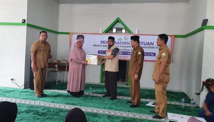 Anggota DPRA Salurkan Bantuan Ekonomi Produktif Bagi UMKM