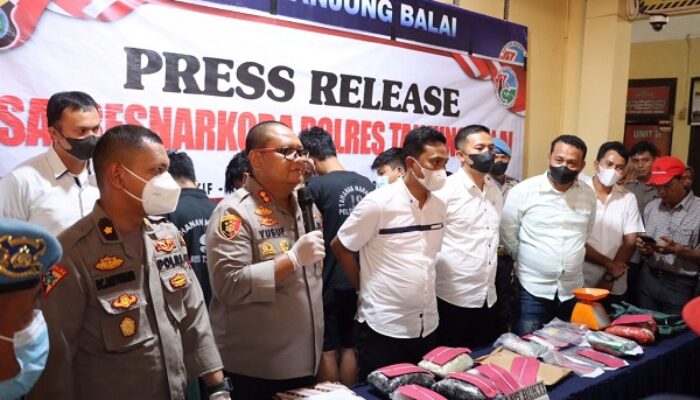Pengantin Baru Bulan Madu Di Bui,<br>Polisi Sita Ribuan Gram Sabu