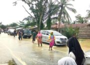 Arus Banjir Di Besitang Seberangi Ruas Jalan Nasional
