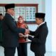 Bupati Madina HM Jafar Sukhairi Nasution melantik Alamulhaq Daulay, SH menjadi Sekda Madina defenitif. Waspada.id/dok