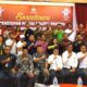 Komisioner KPU Padang Sidempuan foto bersama dengan peserta sosialisasi penetapan Partai Politik (Parpol) peserta Pemilu Tahun 2024, di Aula Mega Permata Hotel, Padang Sidempuan, Kamis (15/12). Waspada/Mohot Lubis