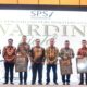 Wagub Sumut Musa Rajekshah, Ketua DPRD Sumut Baskami Ginting yang diwakili oleh istrinya, Pangdam I BB Mayjen TNI Achmad Daniel Chardin, dan yang mewakili Kejati Sumut Idianto SH MH., foto bersama dengan Ketua Bidang Pendidikan SPS Pusat, Ktua SPS Sumut Farianda Putra Sinik dan Sekretaris SPS Sumut Rianto Ahgly. Selesai menerima Anugrah Award Sahabat Utama Pers SPS Sumut 2022, Kamis Malam 29/12 di Hotel Arya Duta Medan. Waspada/Ist