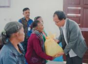 Bupati Humbahas Salurkan Bingkisan Natal