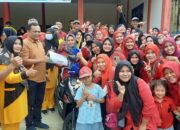 Suriati Bidan Berprestasi Raih Sepedamotor Dari Anggota DPR Aceh