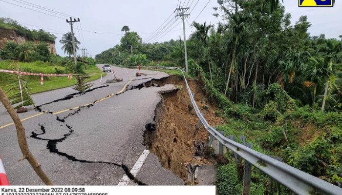BREAKING NEWS : Jalan Elak Krueng Mane Longsor