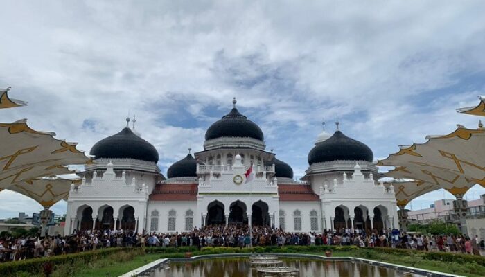 Ribuan Jamaah Shalat Jumat SambutAnies Di Masjid Raya Baiturrahman