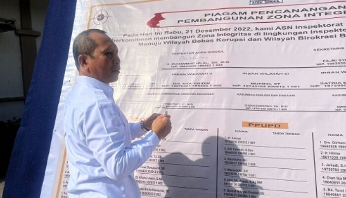 Pegawai Inspektorat Aceh Singkil Teken Piagam Pencanangan