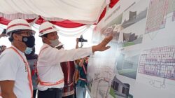 Menparekraf, Sandiaga Uno meninjau pengejaan vanue F1H2O di Balige, Kamis (22/12). Waspada/Ramsiana Gultom