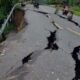 Kondisi Jalan Elak yang longsor karena labil dan tingginya curah hujan. Waspada/Ist