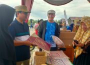 Pj Bupati Dan Kadisdikbud Aceh Utara Beli Produk UMKM Seurani Cs