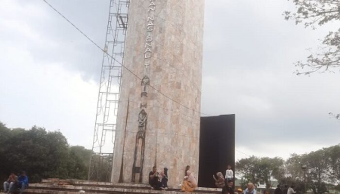 Sekejap Di Alun-alun Amir Hamzah