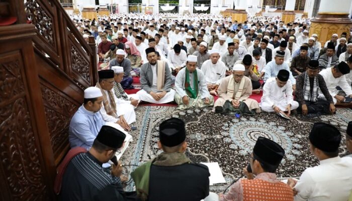 Ribuan Jamaah Larut Dalam Zikir Mengenang 18 Tahun Tsunami