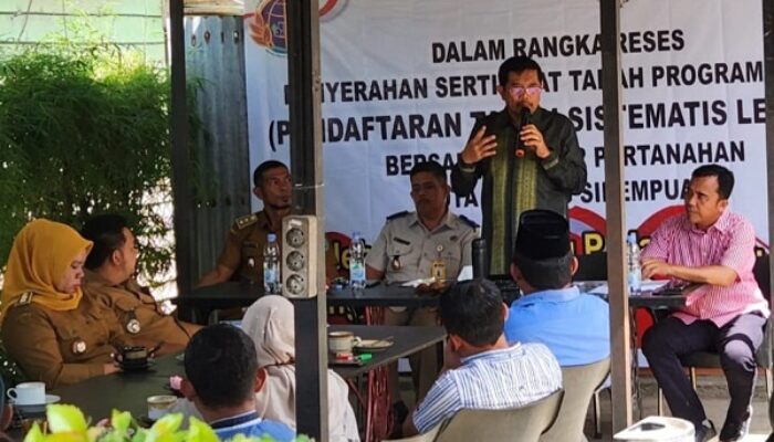Ongku P. Hasibuan Serahkan 150 Sertifikat Tanah Di Madina Dan Sidempuan